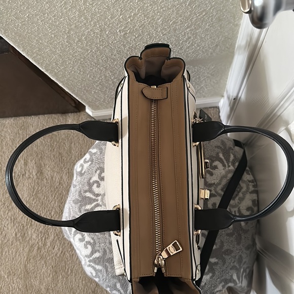 NWOT Coach cream with black Leather carryall - Picture 9 of 15